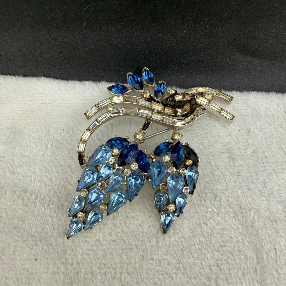 Vintage Trifari Rhinestone Brooch Silver Tone Blue Sparkle READ